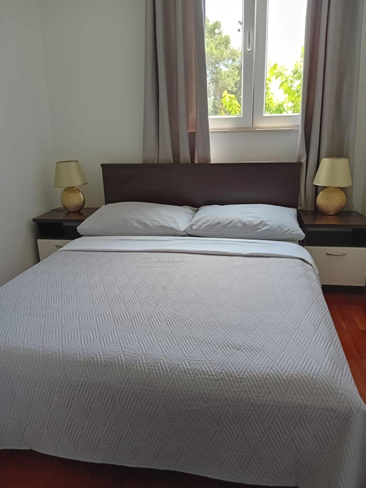 Apartment Gabi โตรกีร์ ภายนอก รูปภาพ